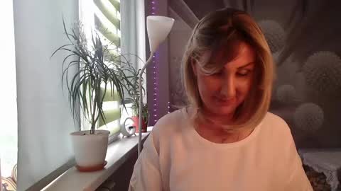 Sylvia online show from April 22, 8:28 am