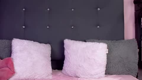 Snapshot of symphonny1 chatting on March 1, 7:04 pm symphonny online show from March 1, 7:04 pm