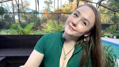 Jennah online show from December 22, 9:23 pm