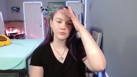 Snapshot of syndica chatting on May 9, 9:42 pm Jennah online show from May 9, 9:42 pm