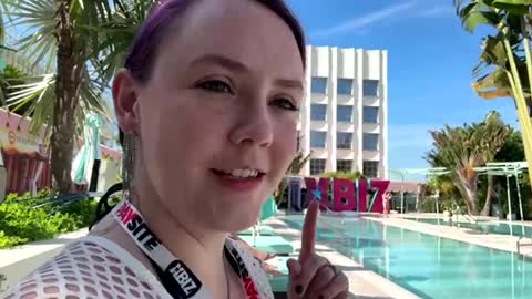 Snapshot of syndica chatting on May 12, 1:41 pm Jennah online show from May 12, 1:41 pm