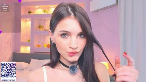 Snapshot of synne_glows chatting on November 19, 7:03 pm Eva online show from November 19, 7:03 pm