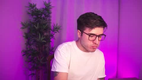 t0ny_wylie online show from November 12, 10:48 am