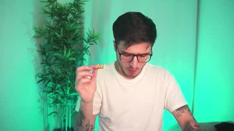 t0ny_wylie online show from November 15, 10:12 am