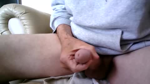 Snapshot of t11gger2 chatting on October 4, 2:59 pm James online show from October 4, 2:59 pm