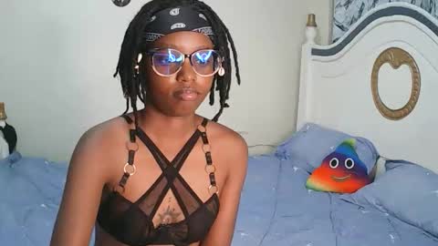 Snapshot of t_okyo chatting on November 19, 2:44 am TOKYO online show from November 19, 2:44 am