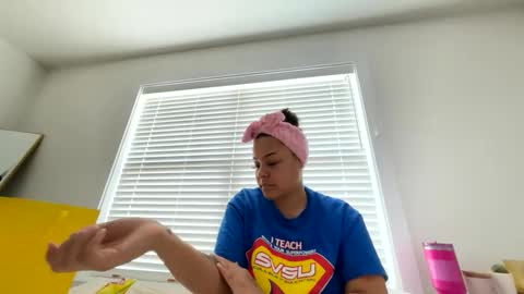 Snapshot of t_princess_t chatting on February 5, 6:26 pm t_princess_t online show from February 5, 6:26 pm