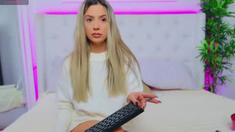 Snapshot of taahiraarabian chatting on December 17, 1:49 pm Arianna online show from December 17, 1:49 pm