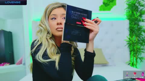 Snapshot of taahiraarabian chatting on December 23, 1:35 pm Arianna online show from December 23, 1:35 pm