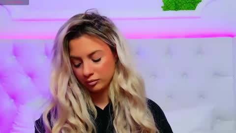 Snapshot of taahiraarabian chatting on November 13, 1:43 pm Arianna online show from November 13, 1:43 pm