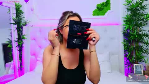 Snapshot of taahiraarabian chatting on November 20, 1:55 pm Arianna online show from November 20, 1:55 pm