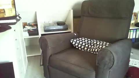 Oliver online show from April 24, 2:08 pm