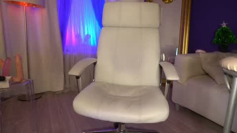 Snapshot of tais_athena chatting on December 26, 4:47 pm Margo online show from December 26, 4:47 pm