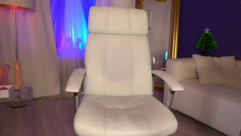 Snapshot of tais_athena chatting on December 27, 10:48 pm Margo online show from December 27, 10:48 pm