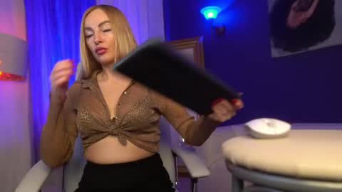 Snapshot of tais_athena chatting on February 16, 3:05 pm Margo online show from February 16, 3:05 pm