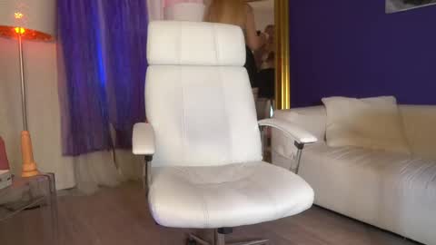 Snapshot of tais_athena chatting on February 24, 4:47 pm Margo online show from February 24, 4:47 pm