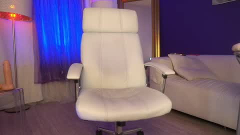 Snapshot of tais_athena chatting on March 5, 3:40 pm Margo online show from March 5, 3:40 pm