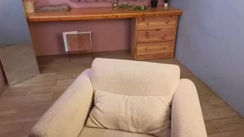 Lizzy online show from March 18, 6:27 am