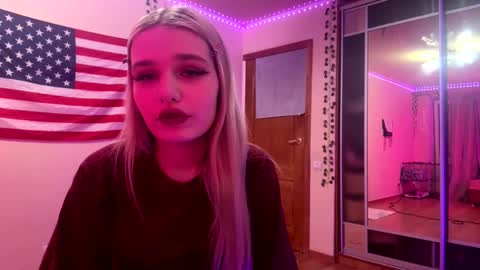 Mia online show from March 9, 7:29 pm