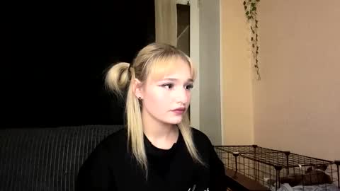 Mia online show from March 21, 6:00 pm