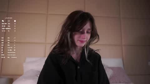 Mia online show from June 6, 3:55 am