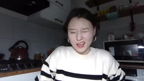 Lily online show from December 1, 2:44 pm