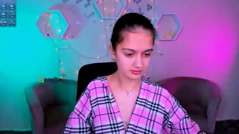 Snapshot of talia_seduce chatting on November 6, 9:43 am talia_seduce online show from November 6, 9:43 am