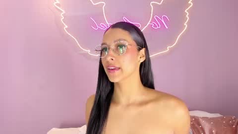 talianahernandez online show from July 22, 4:43 pm