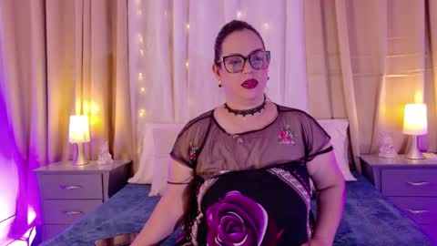 tali  online show from April 22, 8:43 pm