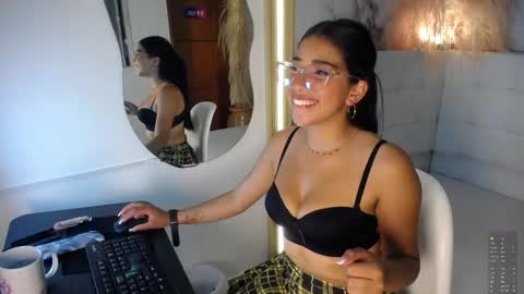 taliasweett online show from May 7, 7:52 pm