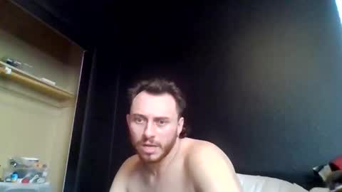 tallhungcloudyy online show from June 3, 2:33 pm