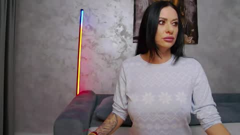 Snapshot of tallida69 chatting on November 16, 8:36 pm Tallida online show from November 16, 8:36 pm