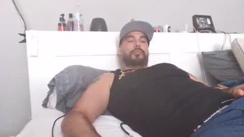 Snapshot of talllatino310 chatting on February 26, 6:54 pm talllatino310 online show from February 26, 6:54 pm