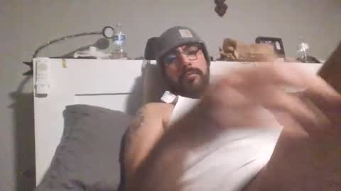 Snapshot of talllatino310 chatting on April 27, 1:47 am talllatino310 online show from April 27, 1:47 am