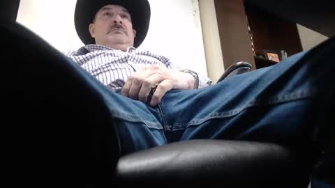 Snapshot of talltexxxan chatting on February 28, 1:05 am talltexxxan online show from February 28, 1:05 am