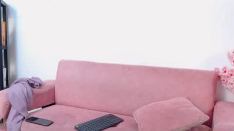 Snapshot of tamar4_f00x chatting on May 2, 12:43 pm Hi im sara online show from May 2, 12:43 pm