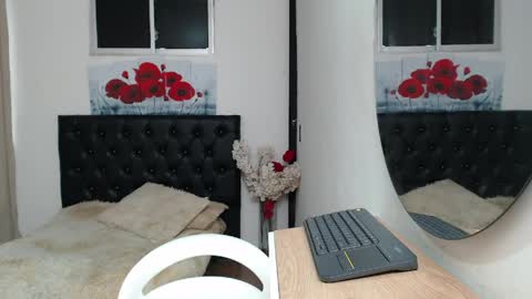 Snapshot of tamar4_f00x chatting on May 7, 12:54 pm Hi im sara online show from May 7, 12:54 pm