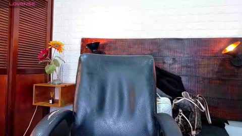    online show from November 23, 10:48 am