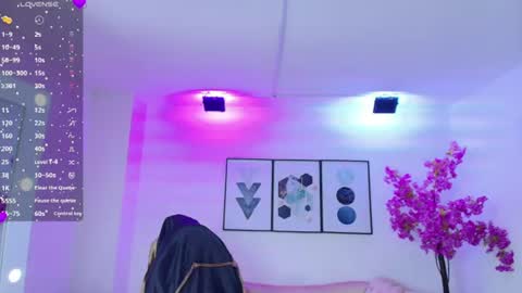 Snapshot of tamara_slimx chatting on June 18, 3:29 am Tamara online show from June 18, 3:29 am
