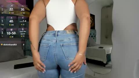 Snapshot of tamaraa_lov chatting on October 10, 12:15 pm tamaraa online show from October 10, 12:15 pm