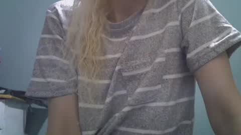 Snapshot of tamesbury chatting on July 8, 1:10 am tamesbury online show from July 8, 1:10 am
