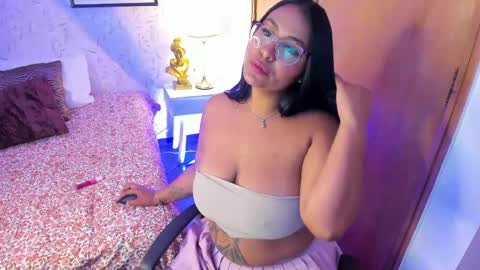 Snapshot of tammara_brm chatting on May 11, 2:45 pm Tammara online show from May 11, 2:45 pm
