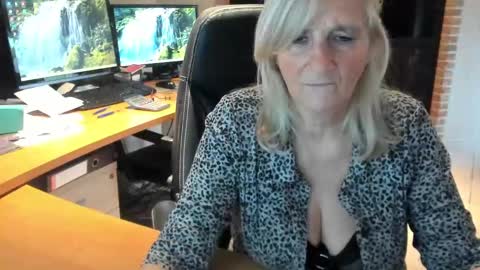 Tammy online show from December 17, 11:49 am