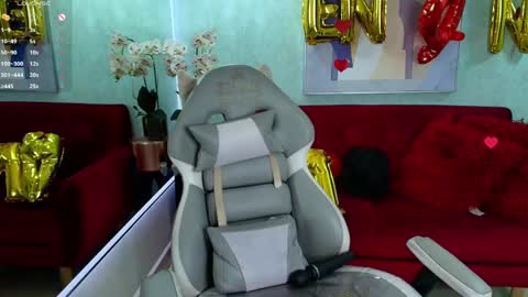 Snapshot of tammy_petit chatting on February 18, 6:37 am Tammy online show from February 18, 6:37 am