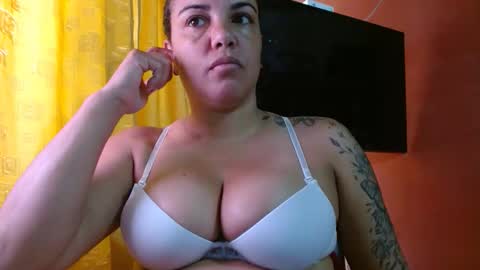 Snapshot of tammymilf_ chatting on February 9, 6:12 pm tammymilf_ online show from February 9, 6:12 pm