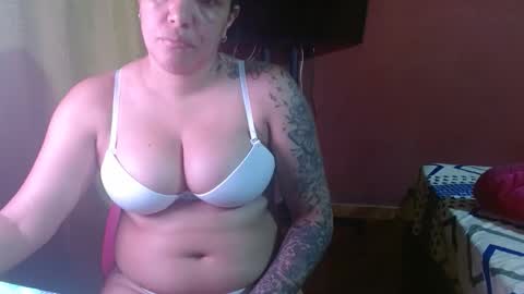 Snapshot of tammymilf_ chatting on February 21, 4:35 am tammymilf_ online show from February 21, 4:35 am
