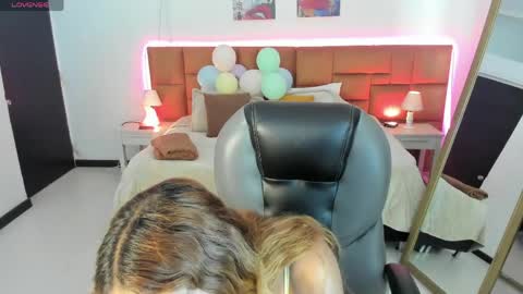 Snapshot of tamy_edwards chatting on May 5, 7:55 pm Tamy online show from May 5, 7:55 pm