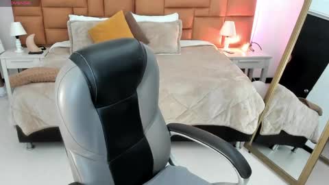 Snapshot of tamy_edwards chatting on June 6, 8:13 pm Tamy online show from June 6, 8:13 pm