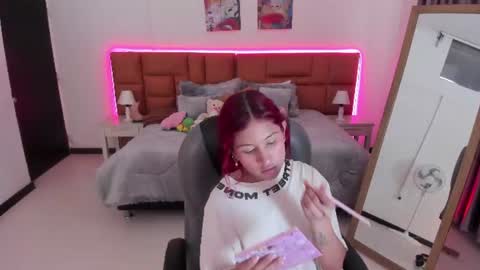 Snapshot of tamy_edwards chatting on June 18, 7:18 pm Tamy online show from June 18, 7:18 pm