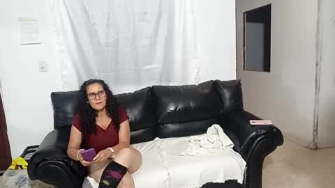 taniamilf69 online show from December 5, 7:32 pm